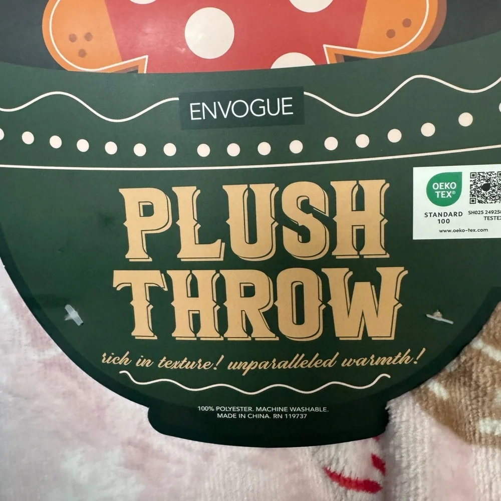 ENVOGUE CHRISTMAS HOLIDAY PUSH THROW BLANKET “GINGER SNAP” W/GINGERBREAD MEN NEW